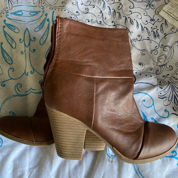 Women’s shoes - Picture 8 of 13